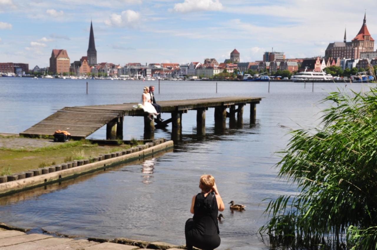 Pension Zum Alten Faehrhaus Rostock Eksteriør bilde
