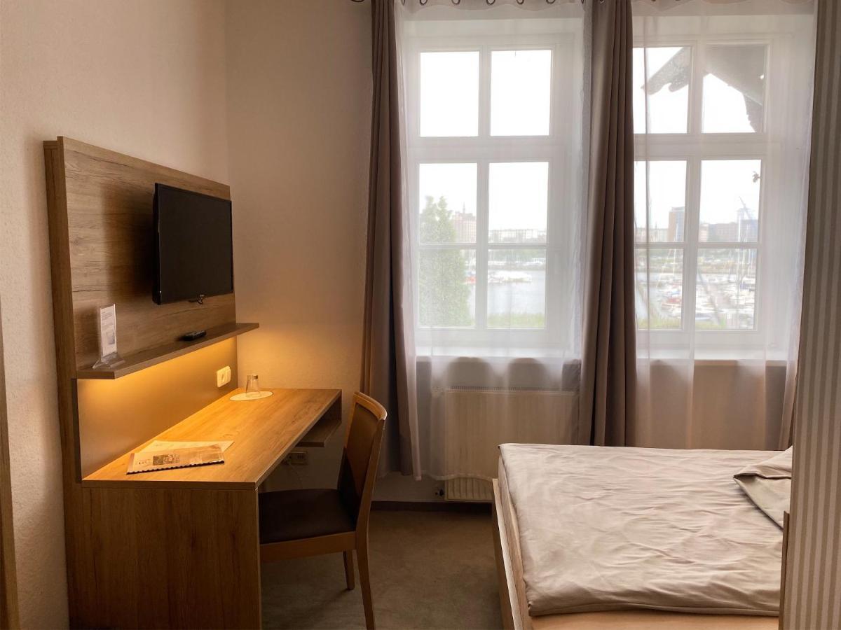 Pension Zum Alten Faehrhaus Rostock Eksteriør bilde