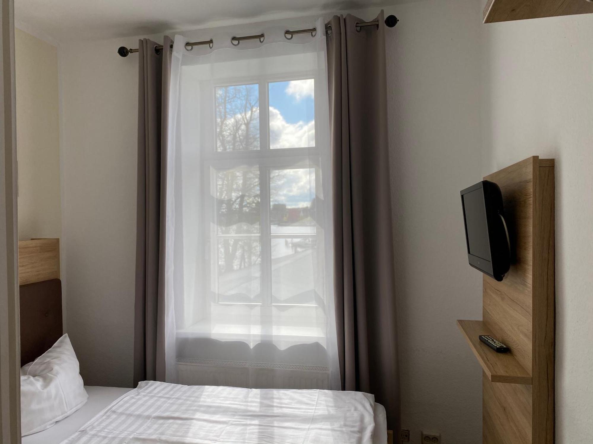 Pension Zum Alten Faehrhaus Rostock Rom bilde
