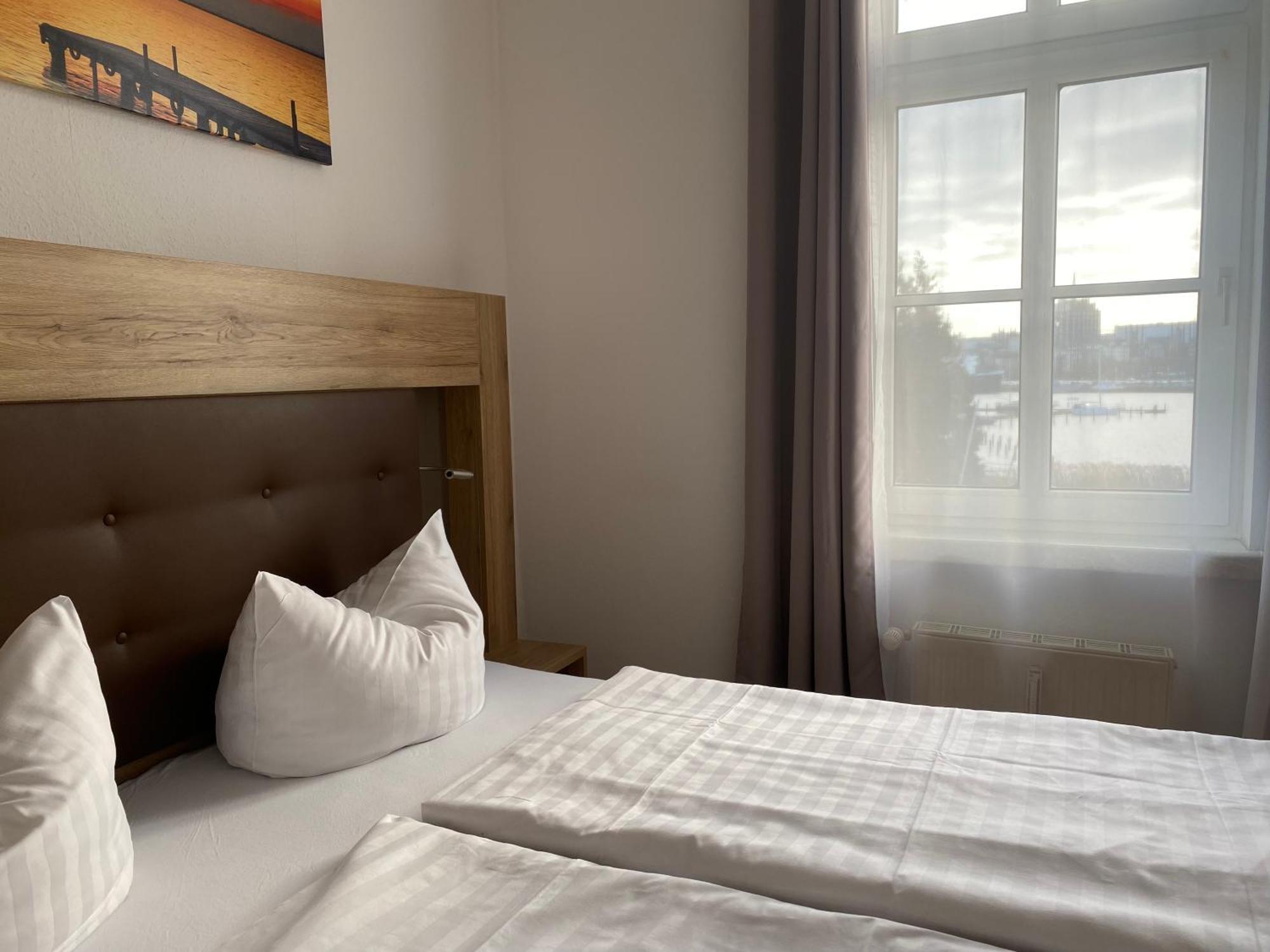 Pension Zum Alten Faehrhaus Rostock Rom bilde