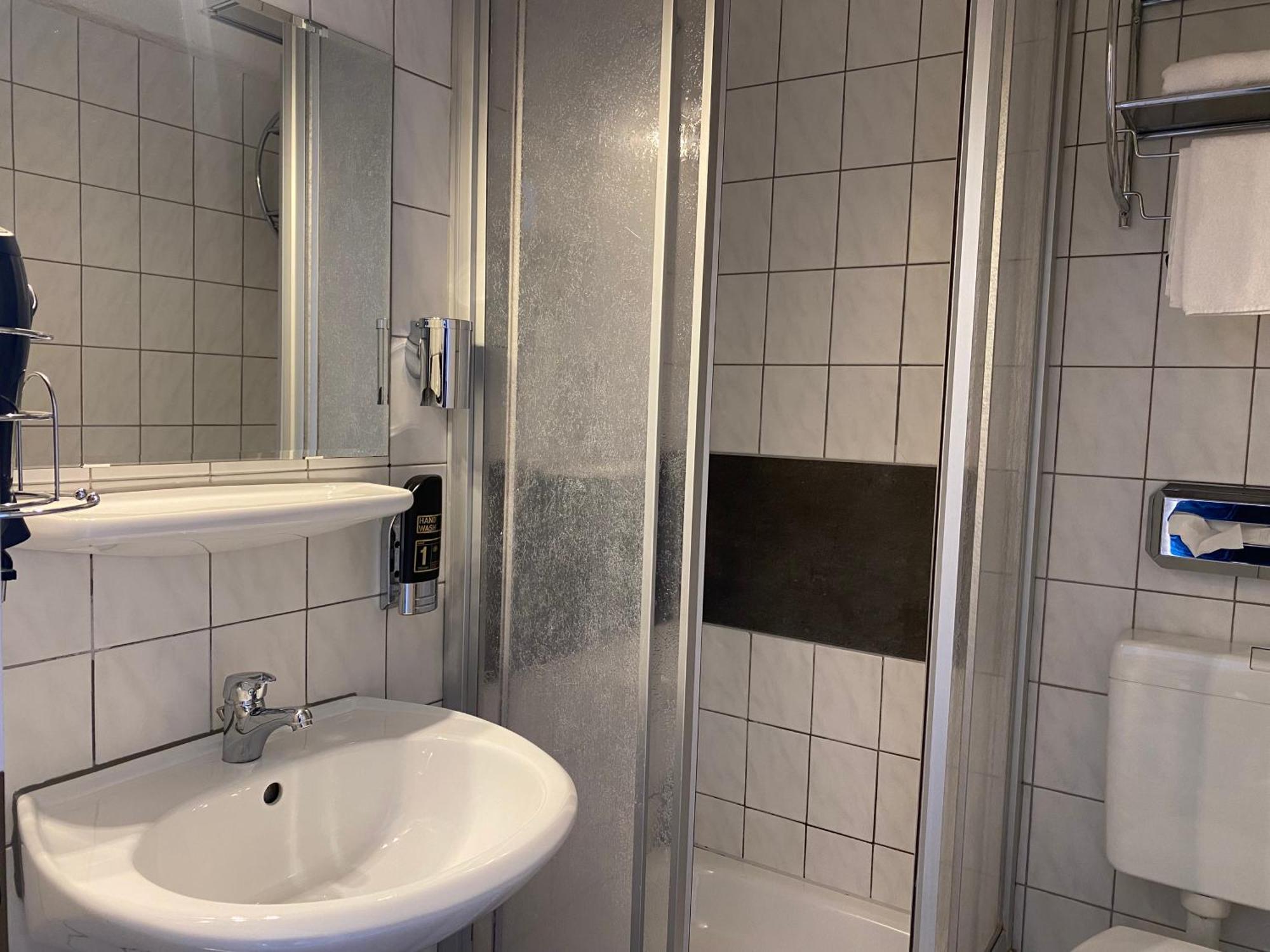 Pension Zum Alten Faehrhaus Rostock Rom bilde